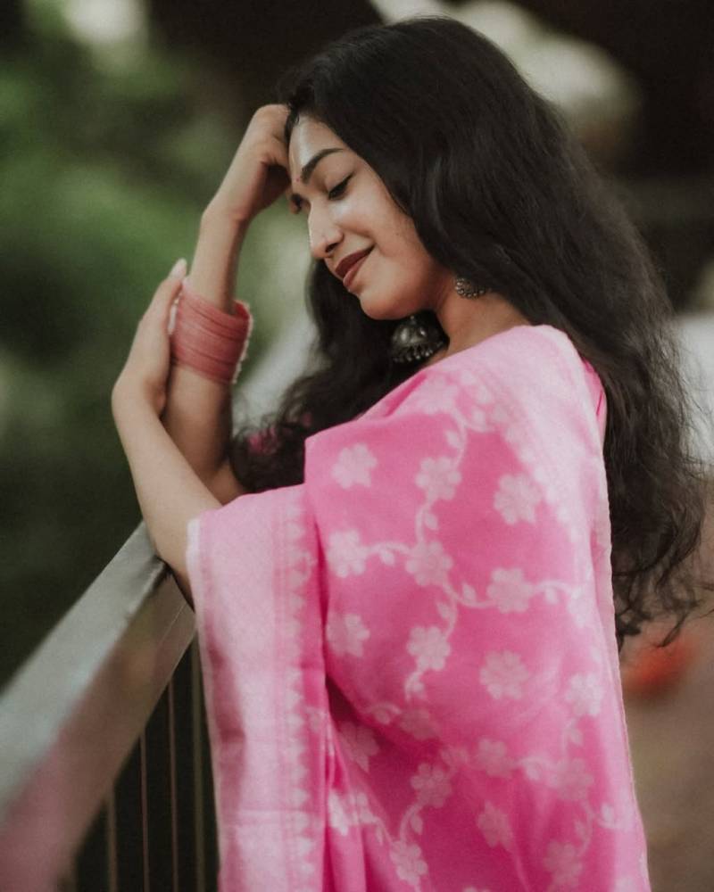 Banarasi Soft Silk Saree for Elegant Wedding Wear - Posyfish.in