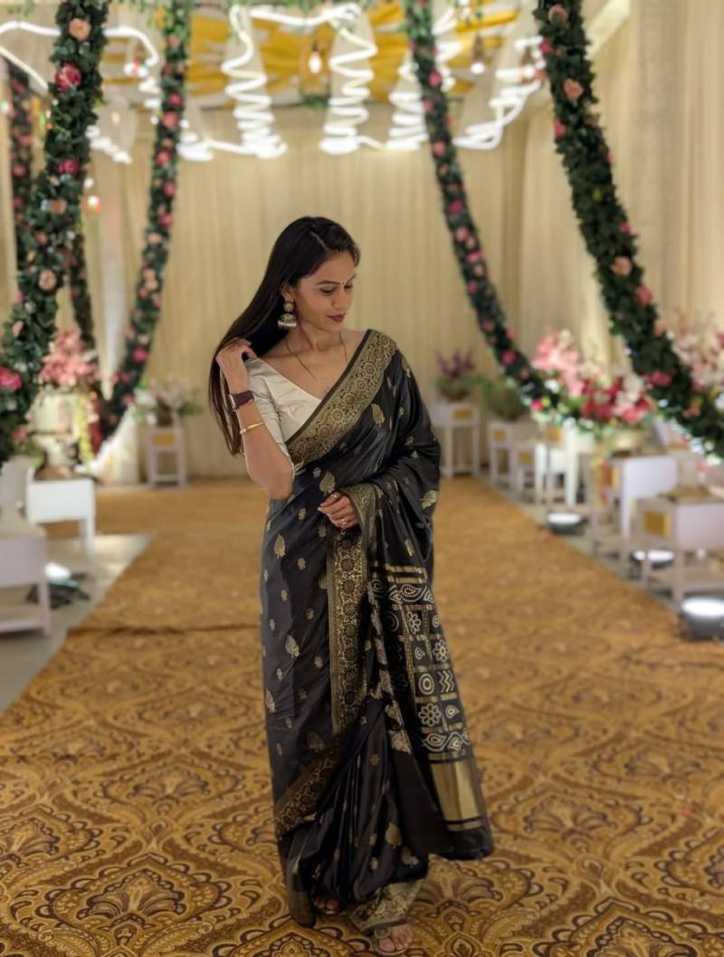 Banarasi Soft Silk Saree with Elegant Gold Zari Work - Posyfish.in