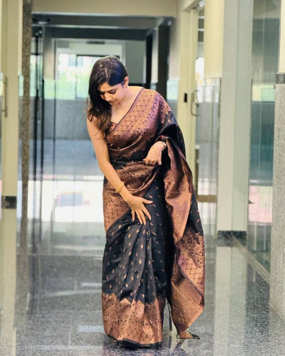 Beautiful Lichi Soft Silk Jacquard Saree with Rich Pallu Design - Posyfish.in