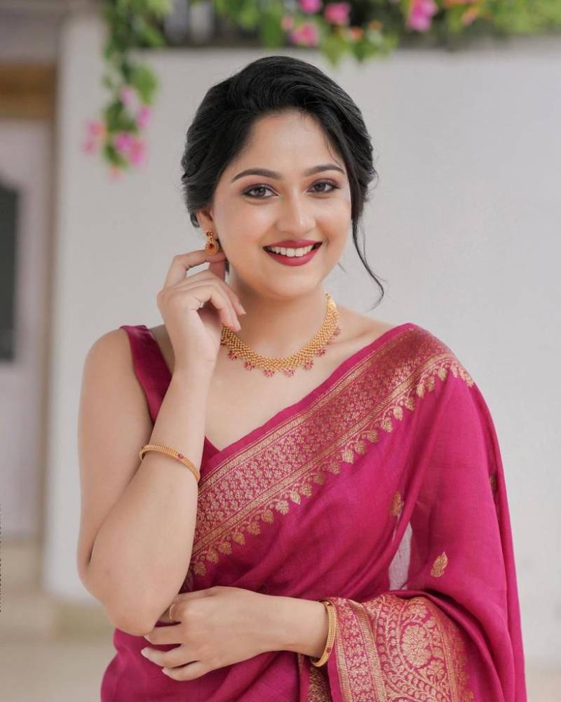 Lichi Soft Silk Saree with Rich Pallu for Elegant Occasions - Posyfish.in