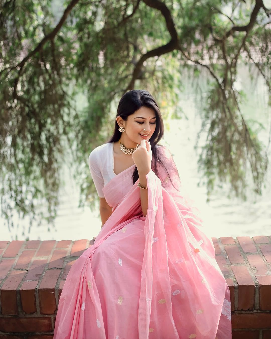Soft Linen Jacquard Saree Collection - Elegant Weaving Designs - Posyfish.in